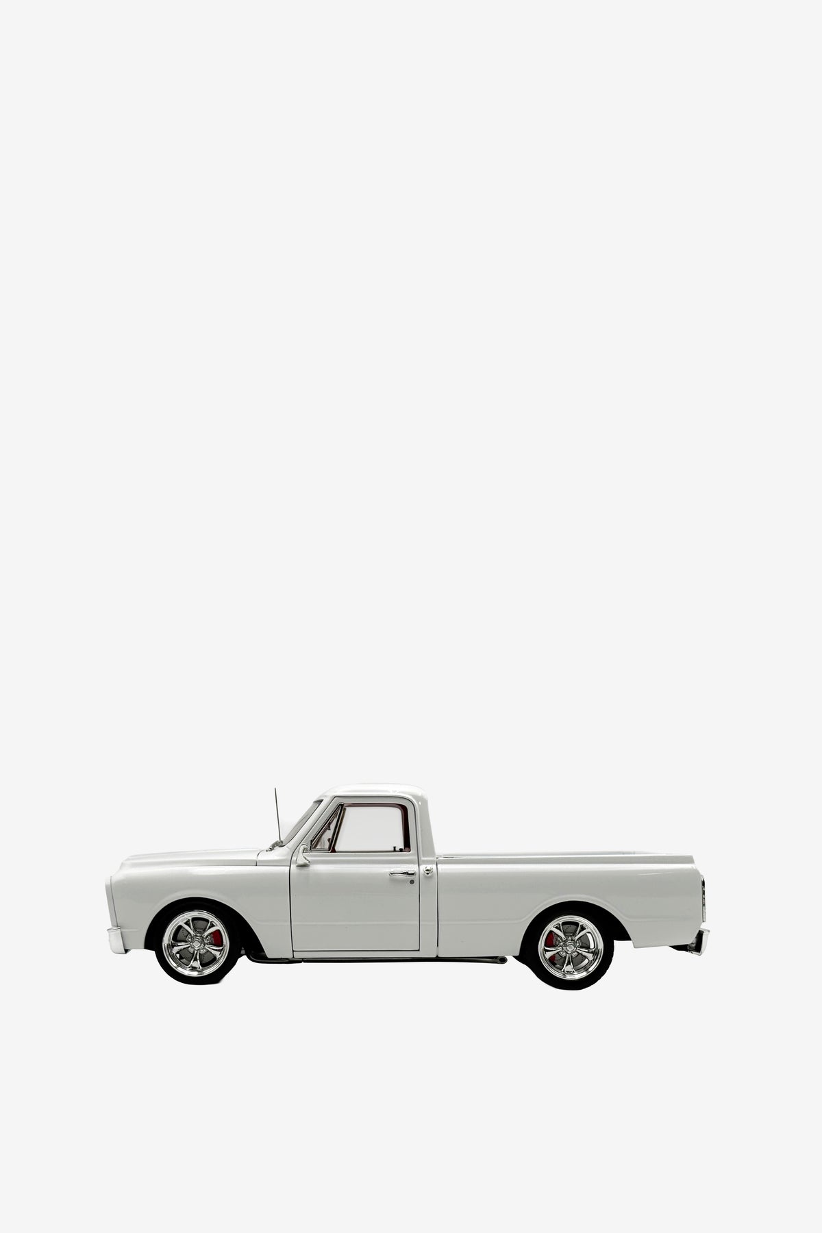 Chevrolet 1:18 1967 Chevy Truck Diecast